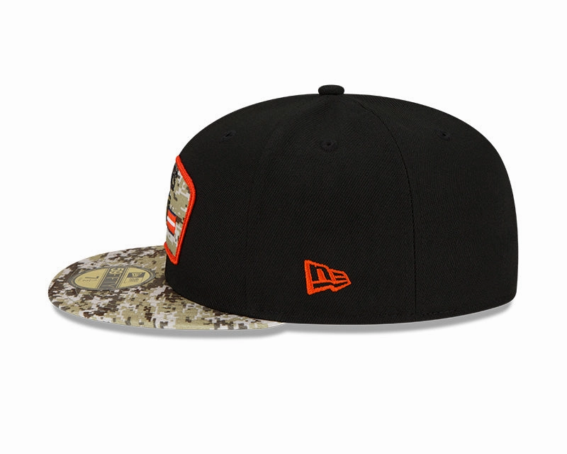 Men's Chicago Bears Historic Logo New Era Black/Camo 2021 NFL Sideline Salute To Service 59FIFTY Fitted Hat